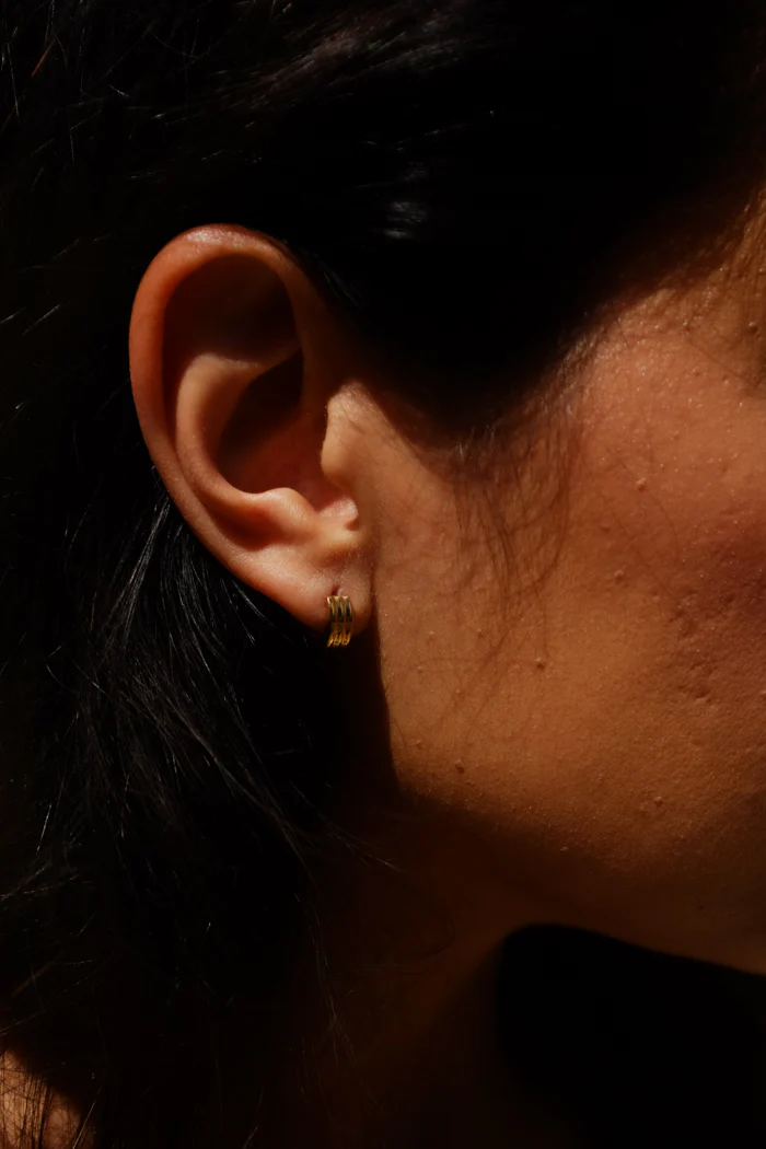 CLAIRE HUGGIES EARRINGS - Image 3