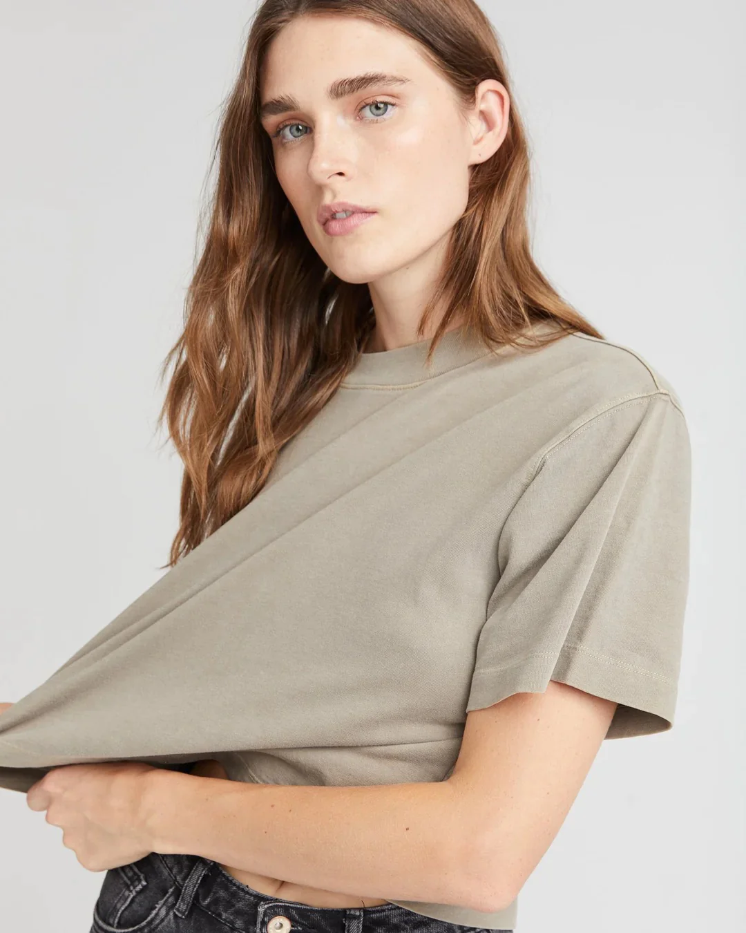 RELAXED SHORT SLEEVE CROP TEE WARM GREY - Image 3