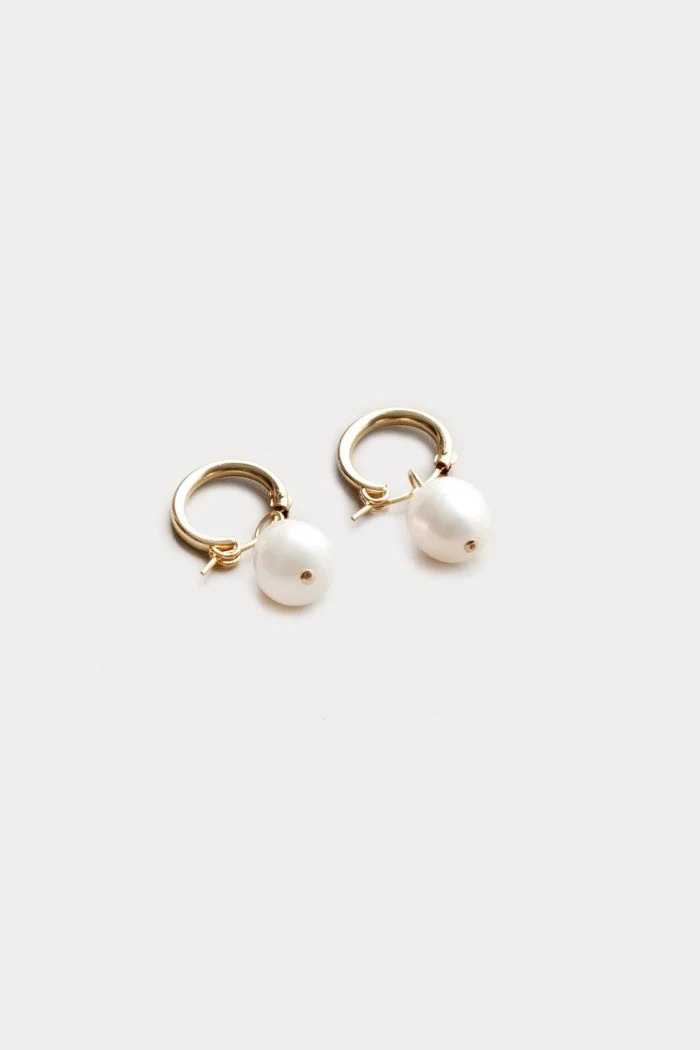 PEARL HOOP EARRINGS GOLD - Image 3