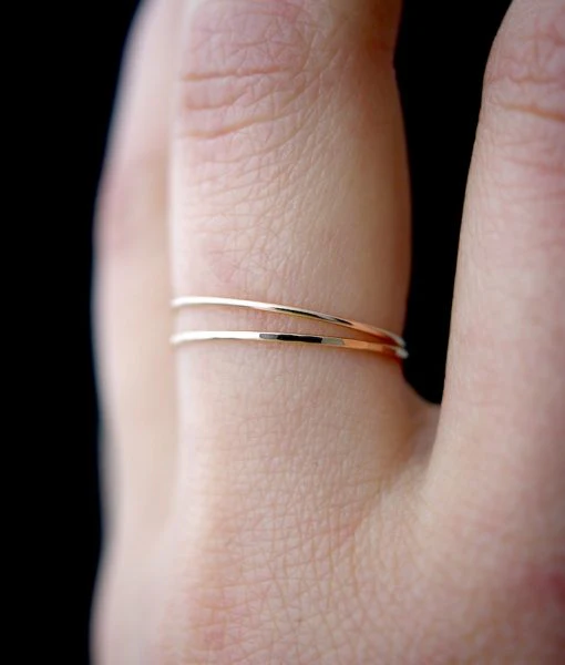 SMOOTH THIN STACKING RING GOLD - Image 5