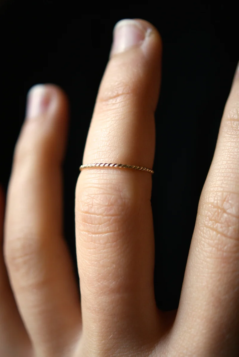 TWISTED THIN STACKING RING - Image 3