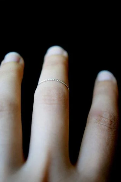 TWISTED THIN STACKING RING - Image 7